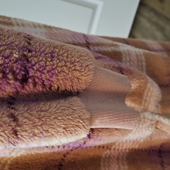 Robe - Picture 8 of 16